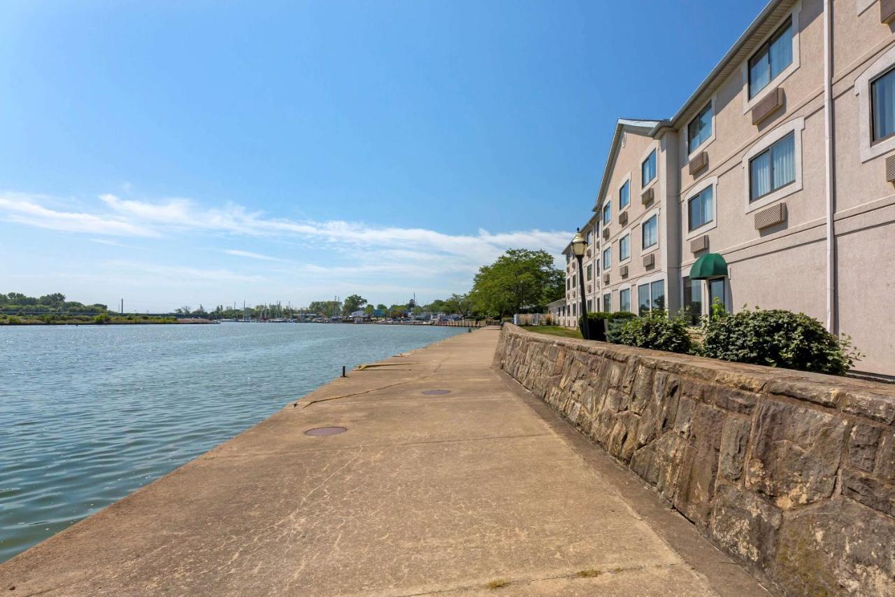 Comfort Inn River's Edge Huron Eksteriør bilde
