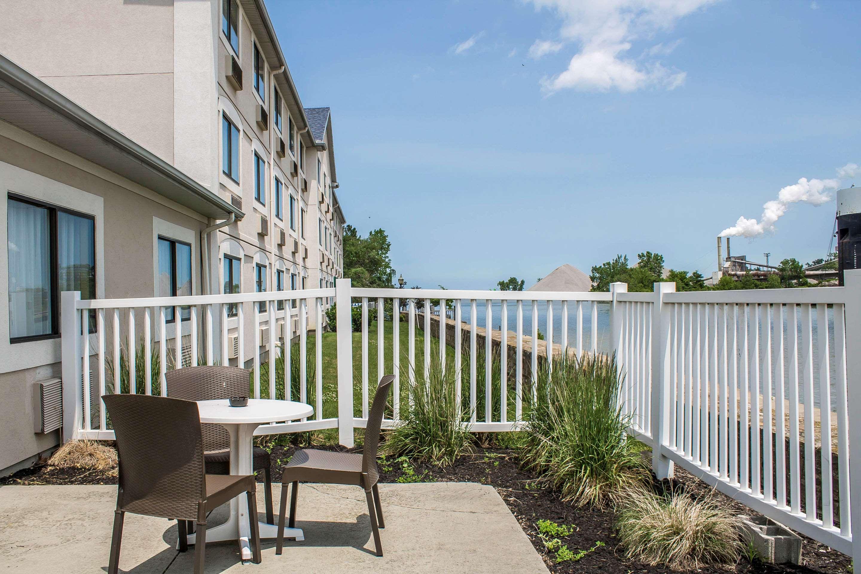 Comfort Inn River's Edge Huron Eksteriør bilde