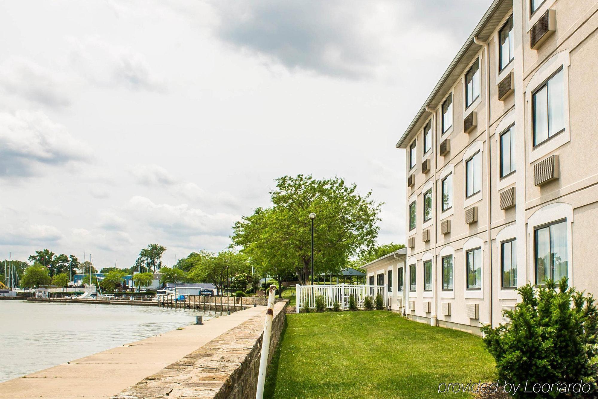 Comfort Inn River's Edge Huron Eksteriør bilde